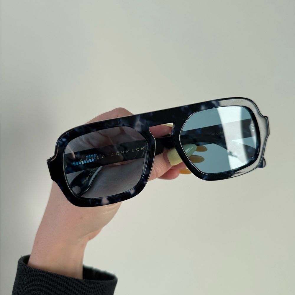 Elisa Johnson Jane Sunglasses in Blue Tortoise